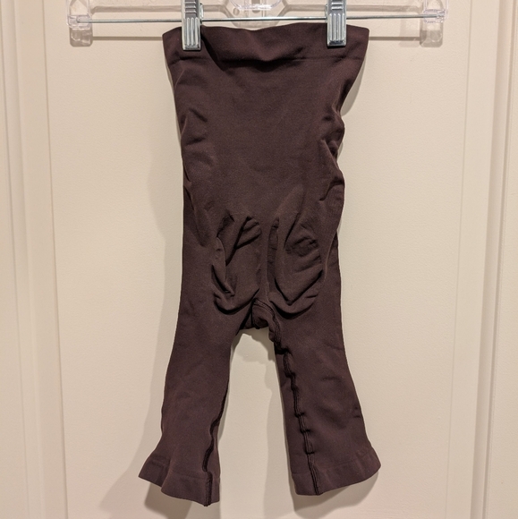 SKIMS HIGH-WAISTED ABOVE THE KNEE SHORT Brown Cocoa XS - Picture 2 of 3